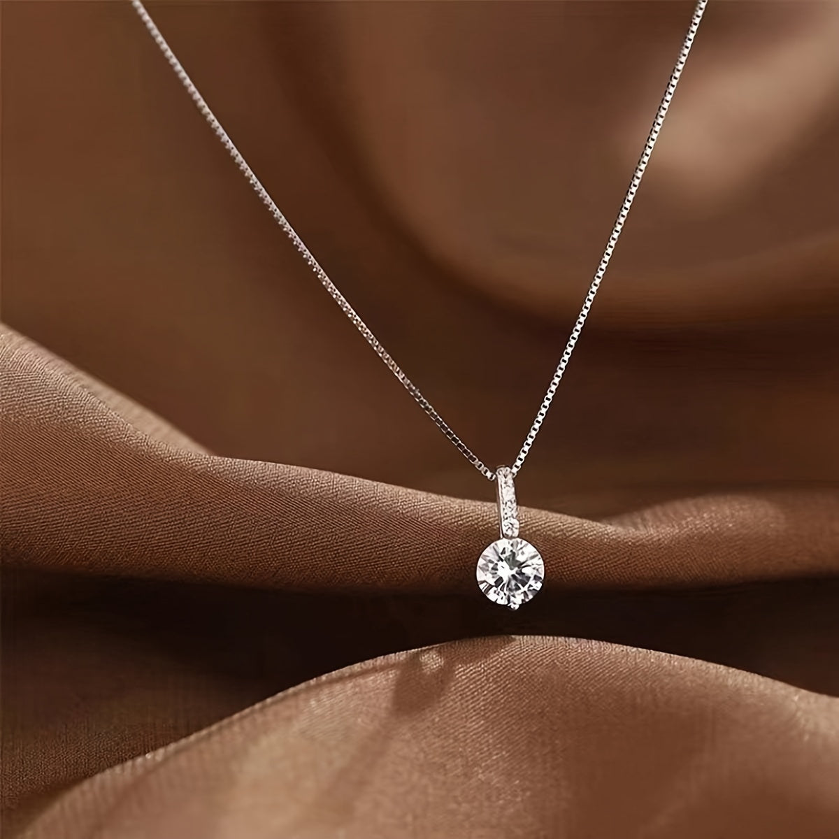 Elegant Geometric Solitaire Rhinestone Pendant Necklace for Women, Alloy with Unique Plating, Fashionable Collarbone Chain for Daily and Party Wear