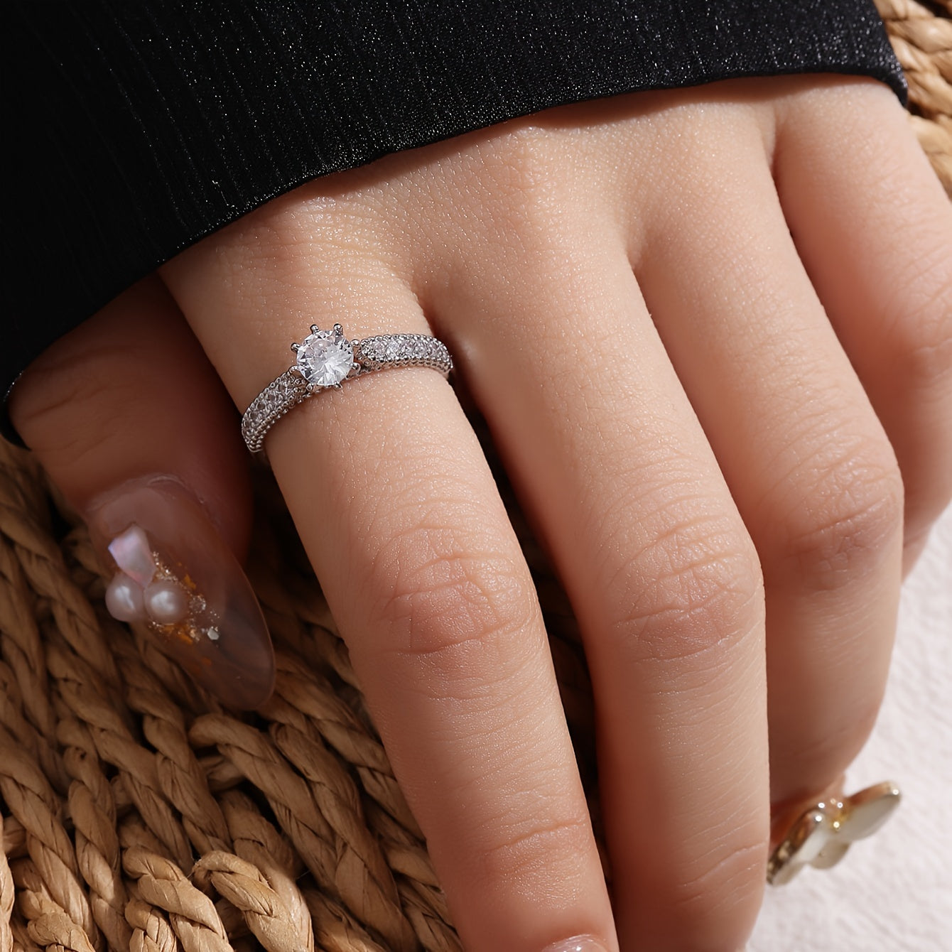 A Single Ring For Women With A Cool And Elegant Style, Light Luxury, High-end, Simple, And With A Touch Of Copper Inlay And Synthetic Zirconia.