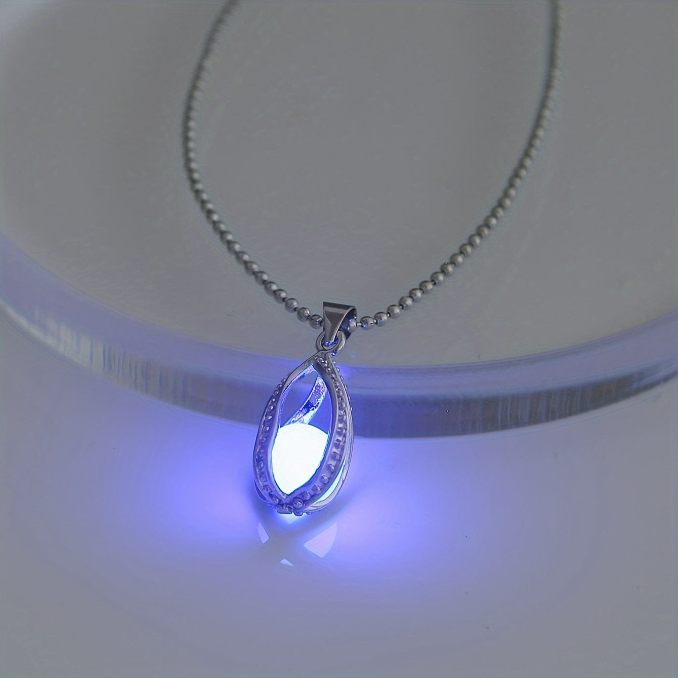 Nooxian Glow-in-the-Dark Mermaid Pendant Necklace - Hollow Spiral Teardrop Luminous Bead with /Blue Light Activation, Purple/Green/Blue Absorption-Activated Jewelry for Daily Wear & Parties, Mermaid Necklace, Night Glow Acces