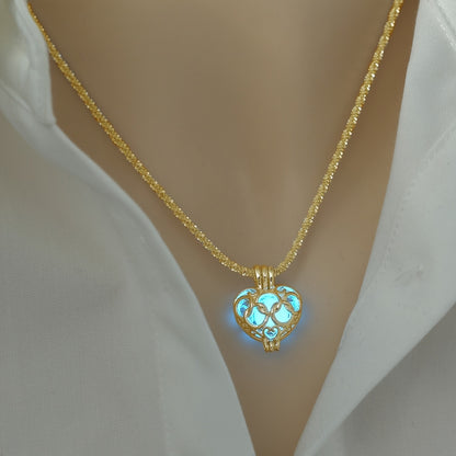 Nooxian Elegant Heart-Shaped Luminous Pendant Necklace - Classic Vacation Style, Glow-in-the-Dark Resin Charm, Copper Chain, Ideal for Daily Wear & Gifts, Valentine'S Day Special, Luminous Jewelry|Classic Necklace|Resin Penda