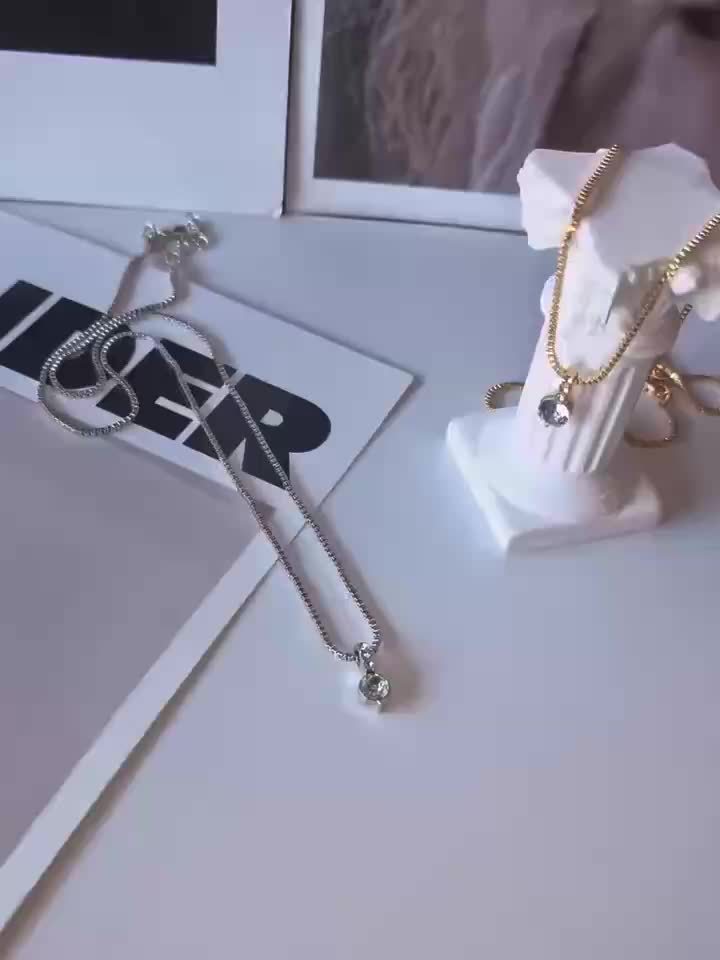 Elegant Geometric Solitaire Rhinestone Pendant Necklace for Women, Alloy with Unique Plating, Fashionable Collarbone Chain for Daily and Party Wear