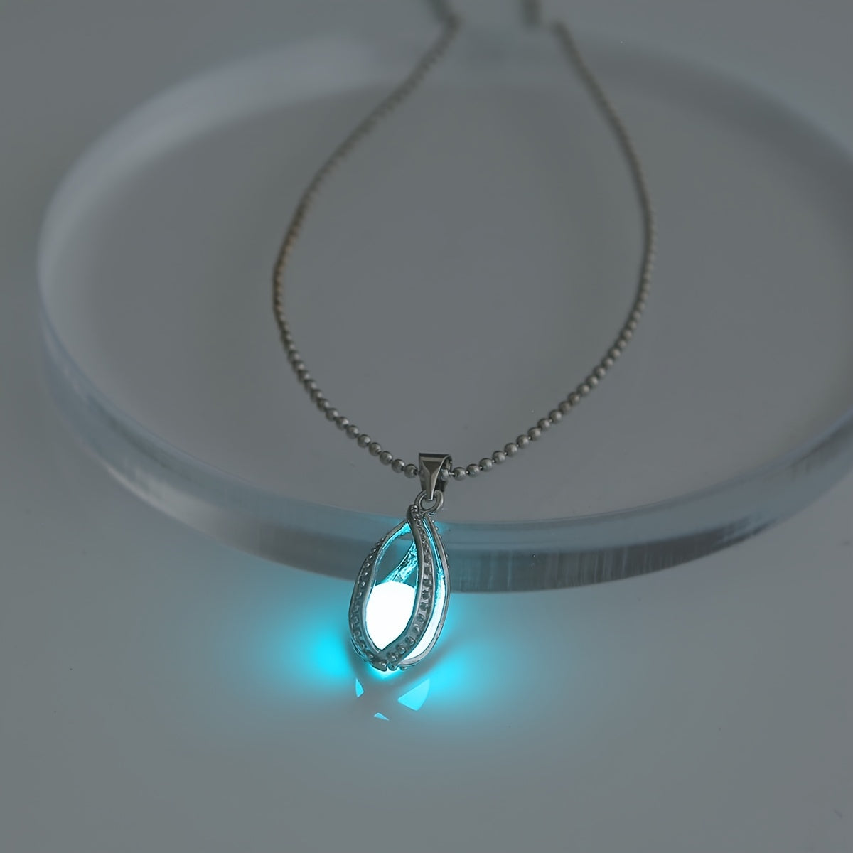 Nooxian Glow-in-the-Dark Mermaid Pendant Necklace - Hollow Spiral Teardrop Luminous Bead with /Blue Light Activation, Purple/Green/Blue Absorption-Activated Jewelry for Daily Wear & Parties, Mermaid Necklace, Night Glow Acces