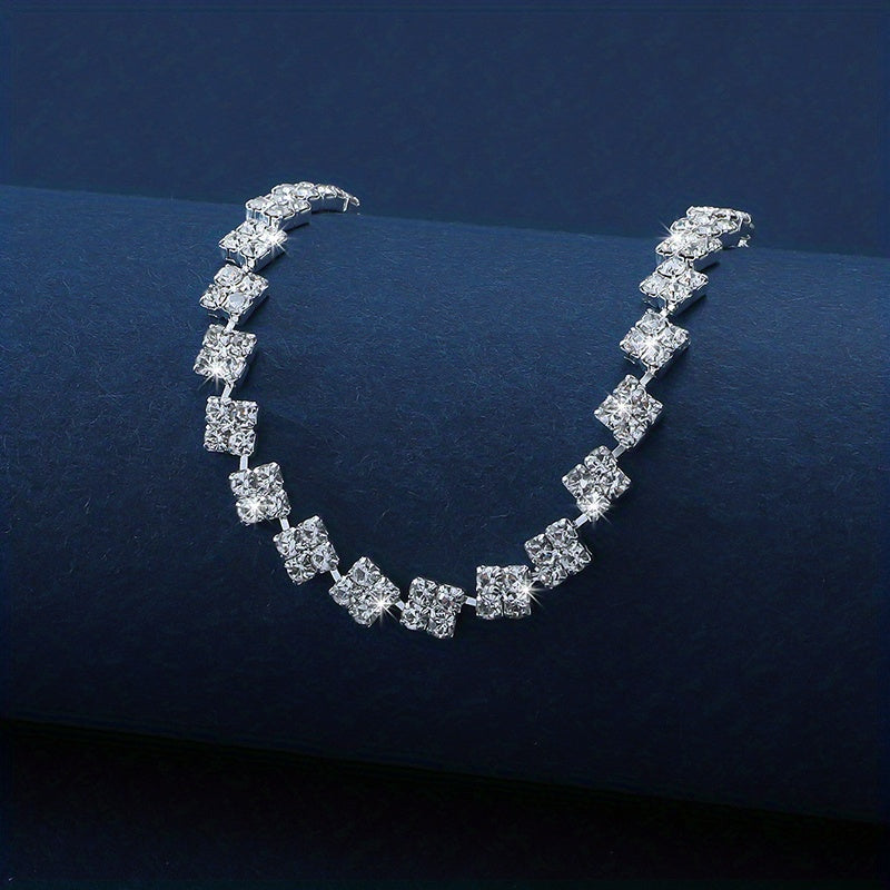 Luxurious Sparkling Rhinestone Claw Chain Bracelet for Women - Elegant Square Design, Perfect for Casual Attire, Fashion Trend, Rhinestone, Welding