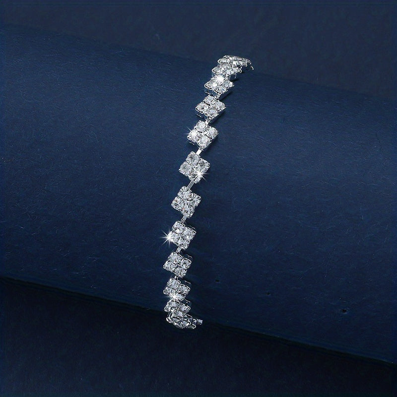 Luxurious Sparkling Rhinestone Claw Chain Bracelet for Women - Elegant Square Design, Perfect for Casual Attire, Fashion Trend, Rhinestone, Welding